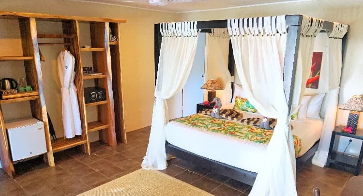 Deluxe Beachfront Suite