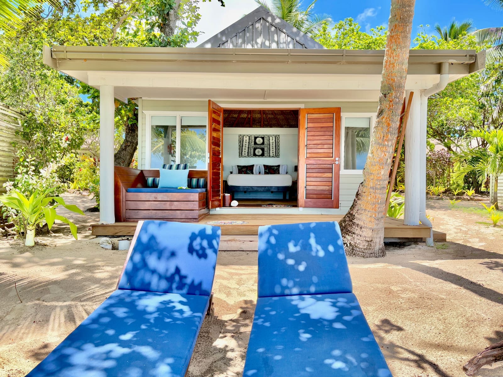 Beachfront Villa — photo 2 of 6